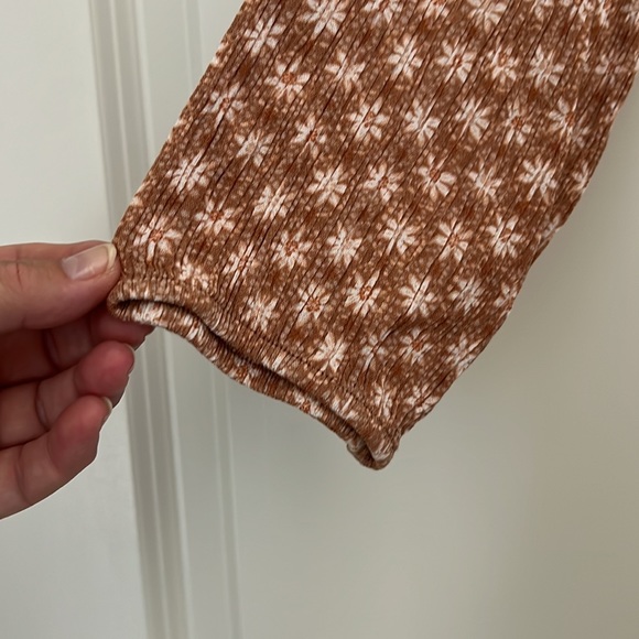 NWOT lightweight shirred blouse, with tie neck at front - Picture 3 of 6